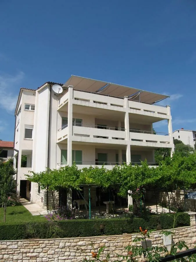 Apartment Franjo بولا